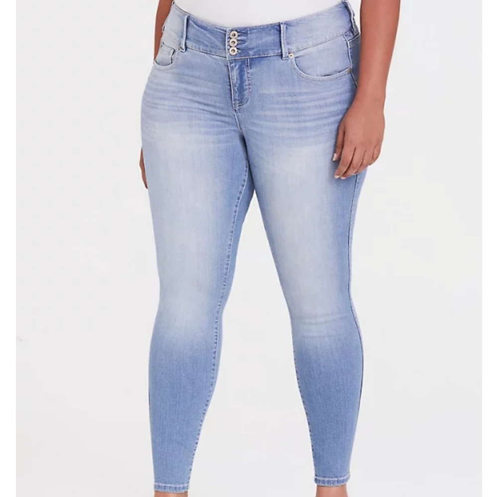 TORRID JEGGING SKINNY PREMIUM STRETCH HIGH-RISE JEAN- LIGHT WASH